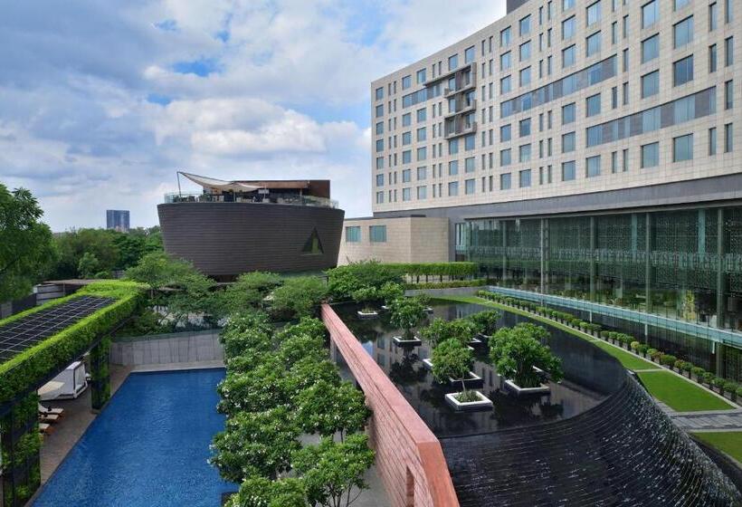 带泳池景观的优质房间, The Westin Gurgaon, New Delhi