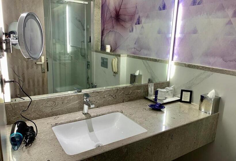 اتاق لوکس با تخت دو نفره بزرگ, Vivanta Vadodara