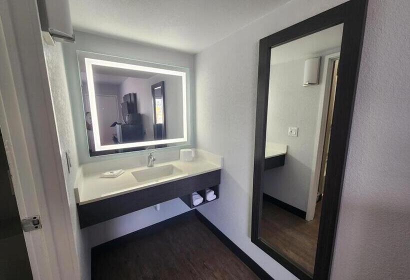 带大床的豪华间, Motel 6 Venice, Fl