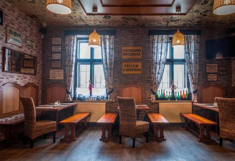 Апартаменты 2 Спальни, Restaurace Stará Lípa