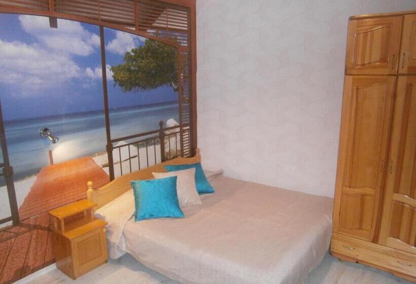 Трехместный Номер Стандарт с Балконом, Morska Zvezda Guest House