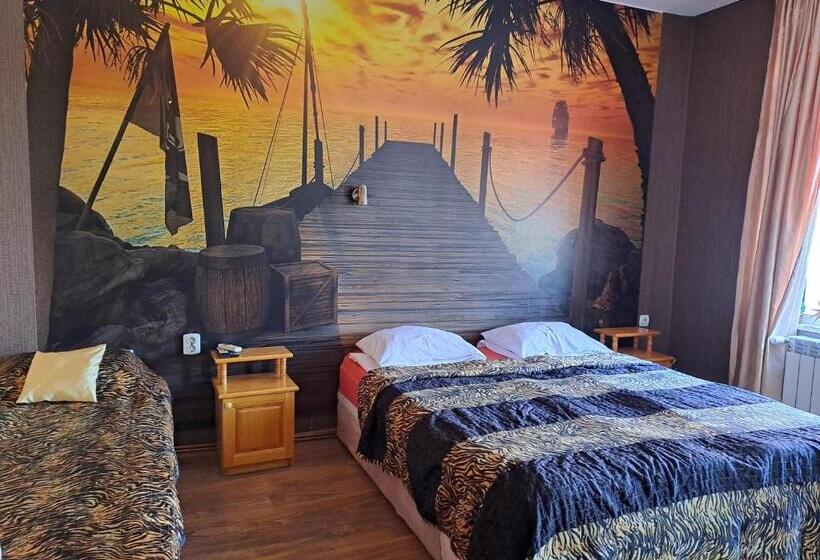 Трехместный Номер Стандарт с Балконом, Morska Zvezda Guest House