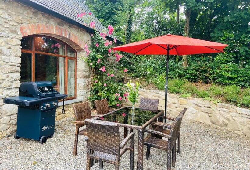 کلبه ییلاقی, Ferry House Holidays