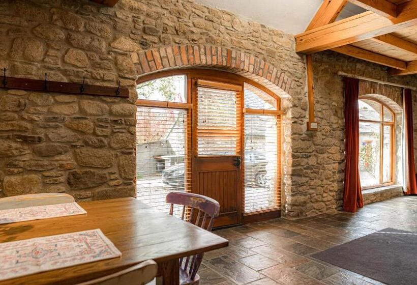 کلبه ییلاقی, Ferry House Holidays