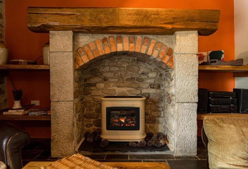 کلبه ییلاقی, Ferry House Holidays