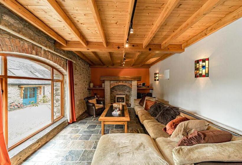 کلبه ییلاقی, Ferry House Holidays
