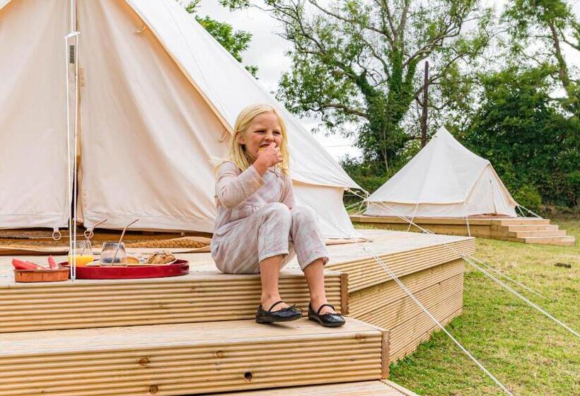 چادر با خدمات رفاهی استاندارد, Ferry House Holidays