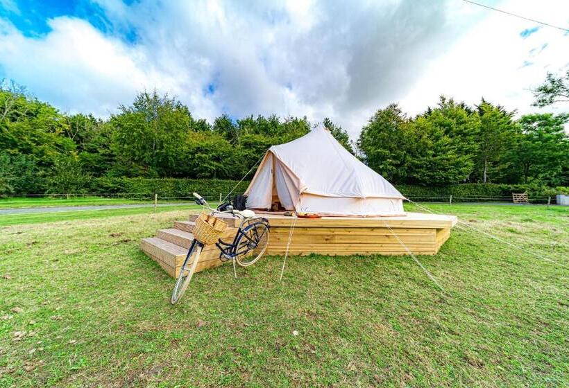 چادر با خدمات رفاهی استاندارد, Ferry House Holidays