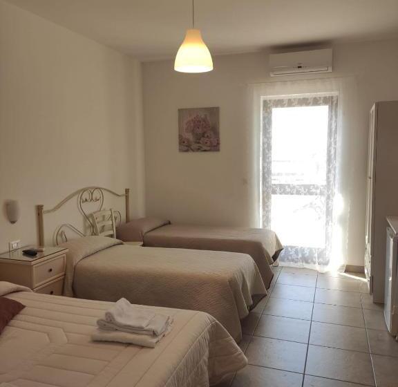 اتاق استاندارد چهارنفره با بالکن, Villa Lorenza