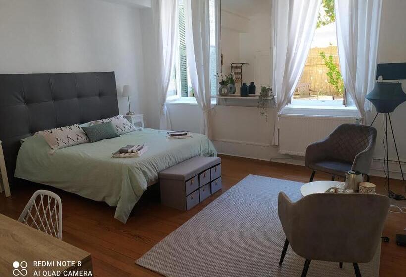 اتاق استاندارد, Couette Et Tartine