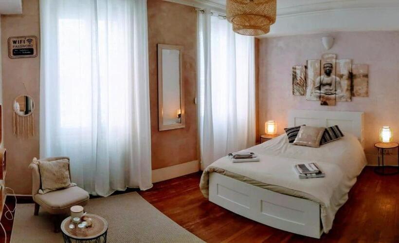 اتاق استاندارد, Couette Et Tartine