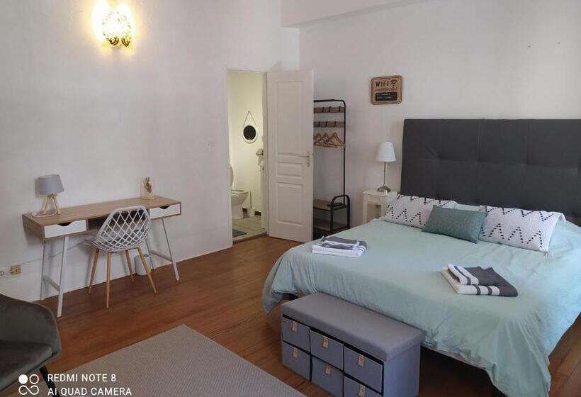 اتاق استاندارد, Couette Et Tartine