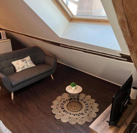 استودیوی استاندارد, Couette Et Tartine