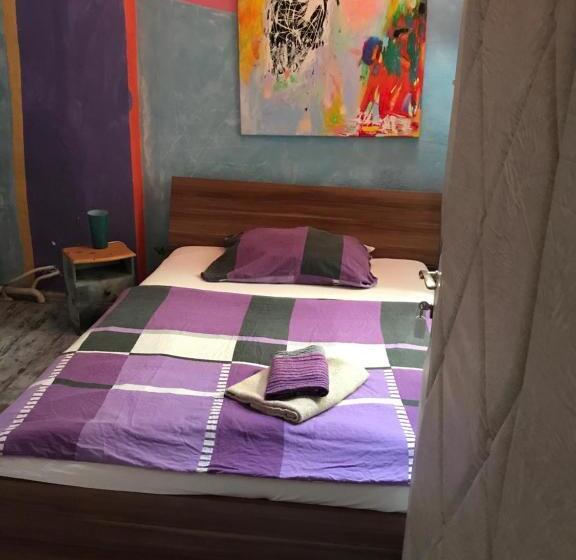اتاق استاندارد یک نفره, Sebarozvoja   Pobytová Galeria Pre Sebarozvoj