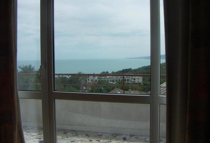 Полулюкс Вид на Море, Popov Guest House