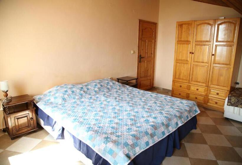 Четырехместный Номер Стандарт, Popov Guest House