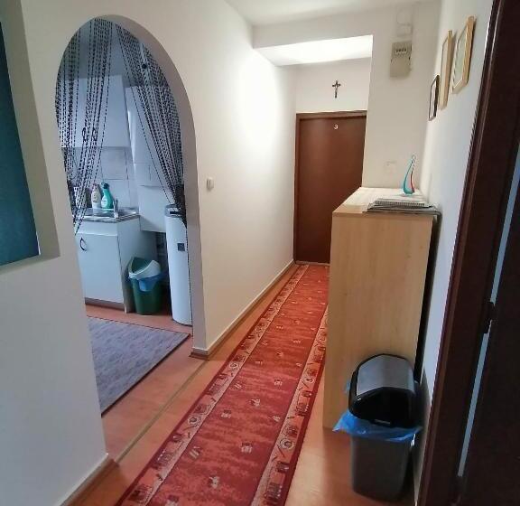 کلبه ییلاقی, Joós Apartman