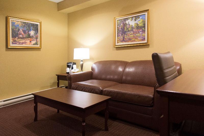 带大床的套房, Best Western Plus Fredericton Hotel & Suites