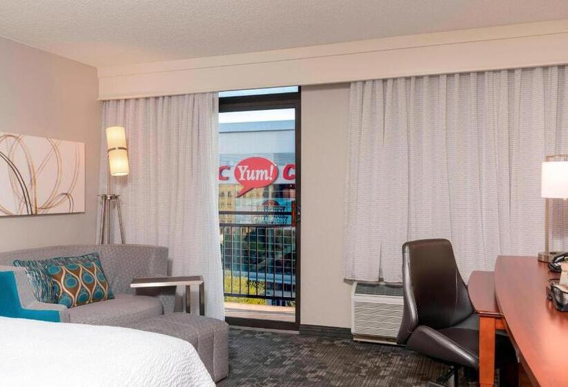 חדר סטנדרט עם מיטת קינג, Courtyard Louisville Downtown