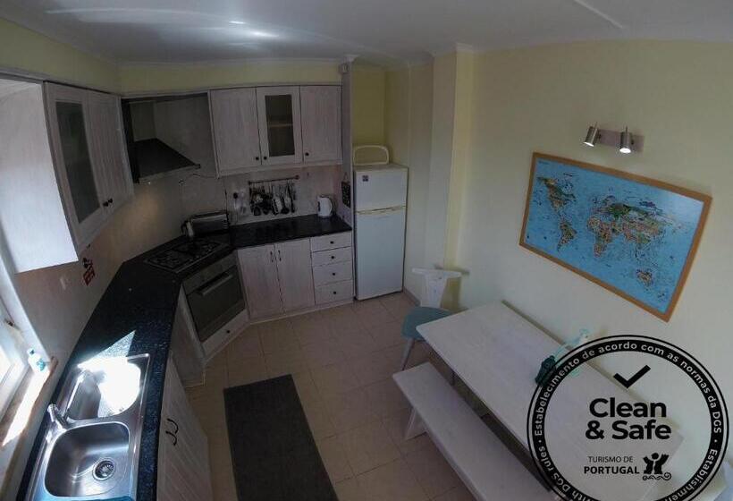 חדר משפחתי חדר אמבטיה משותף, Peniche Surf Lodge 1