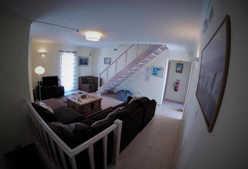 חדר משפחתי חדר אמבטיה משותף, Peniche Surf Lodge 1