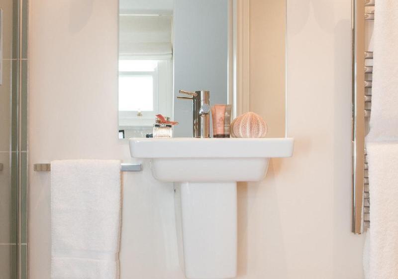 Номер Deluxe, The Charm Brighton Boutique Hotel & Spa