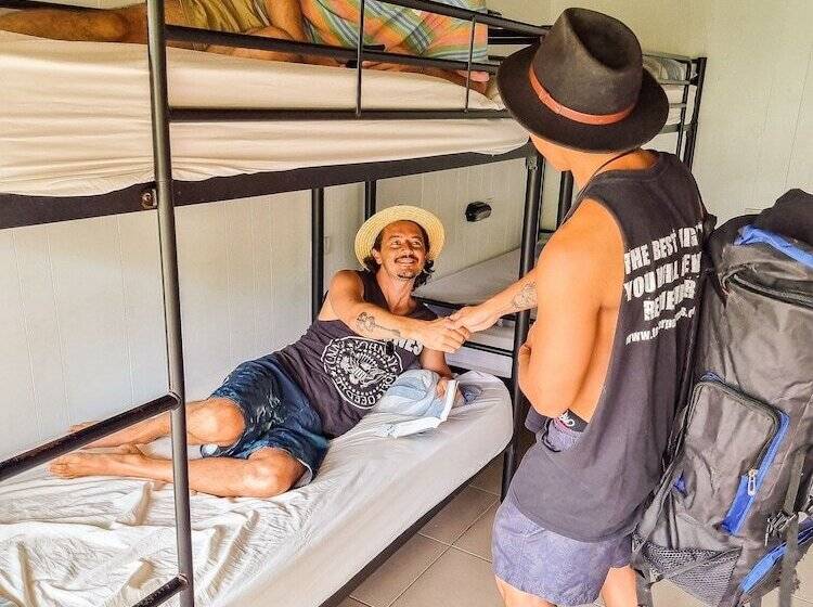 공동 객실, Nomads Airlie Beach