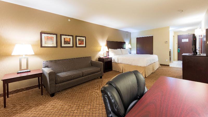 キングサイズベッドのスタンダードルーム, Holiday Inn Hotel And Suites Kamloops, An Ihg