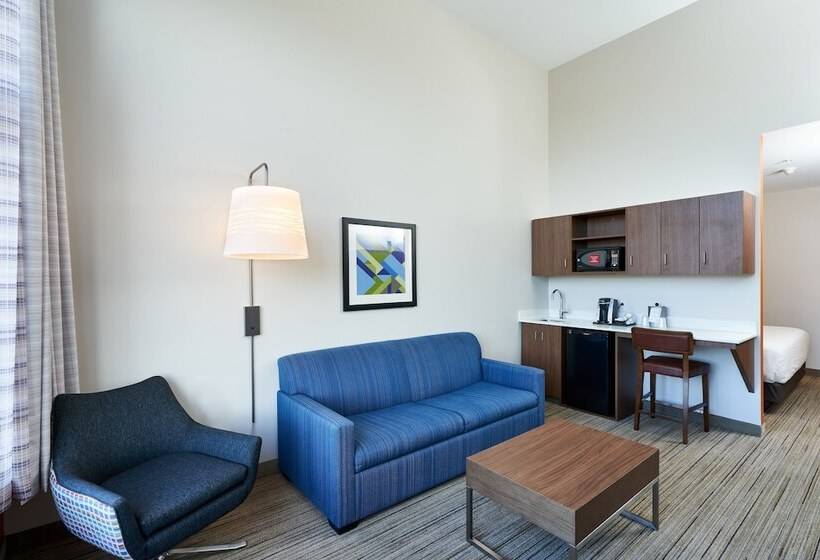 Suíte, Holiday Inn Express Hotel & Suites Dieppe Airport, An Ihg