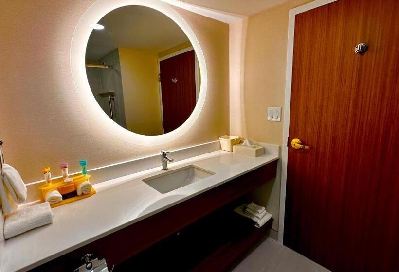 Люкс, Newmarket Hotel And Suites