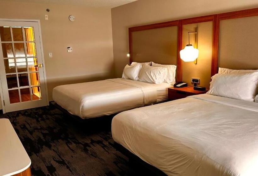 Люкс, Newmarket Hotel And Suites