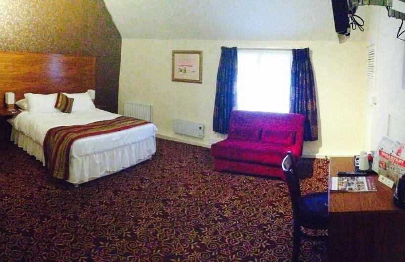 Семейный Номер, The Three Tuns Hotel Wetherspoon