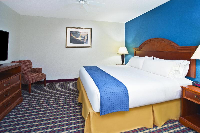 Люкс Кровать Кинг, Holiday Inn Express Hotel & Suites Petoskey, An Ihg