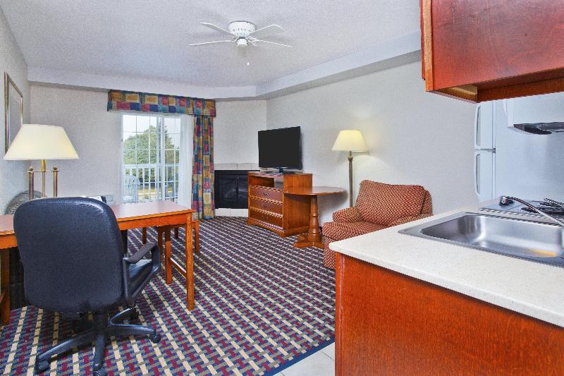 Президентский Люкс, Holiday Inn Express Hotel & Suites Petoskey, An Ihg