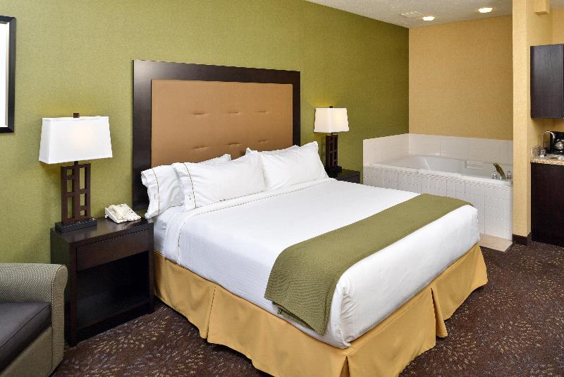 带大床的标准间, Holiday Inn Express Hotel & Suites Charlotte, An Ihg