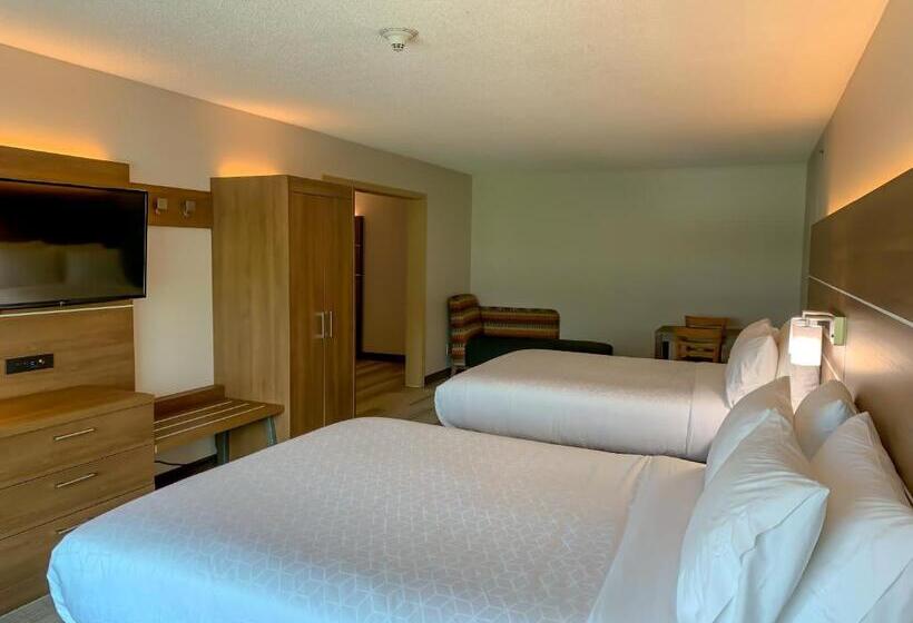 سوییت, Holiday Inn Express & Suites Lexington Downtown Area Keeneland, An Ihg