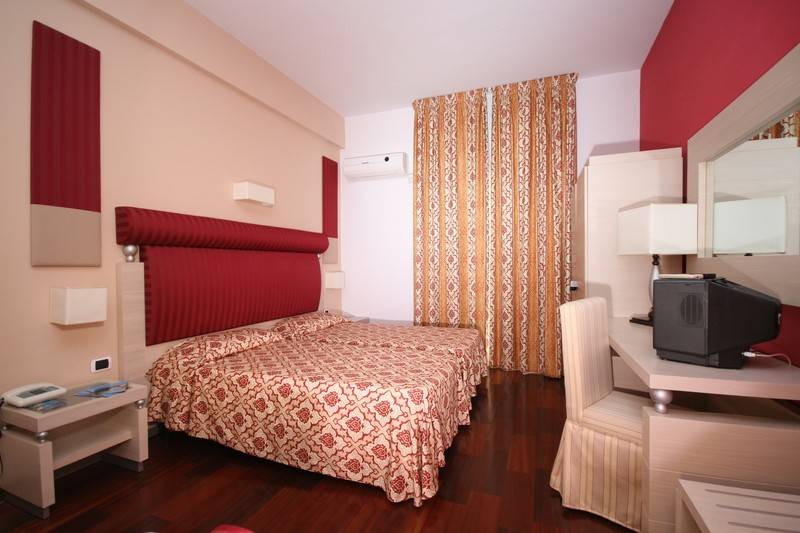 اتاق استاندارد با تخت بزرگ, Holiday Inn Express & Suites Lexington Downtown Area Keeneland, An Ihg