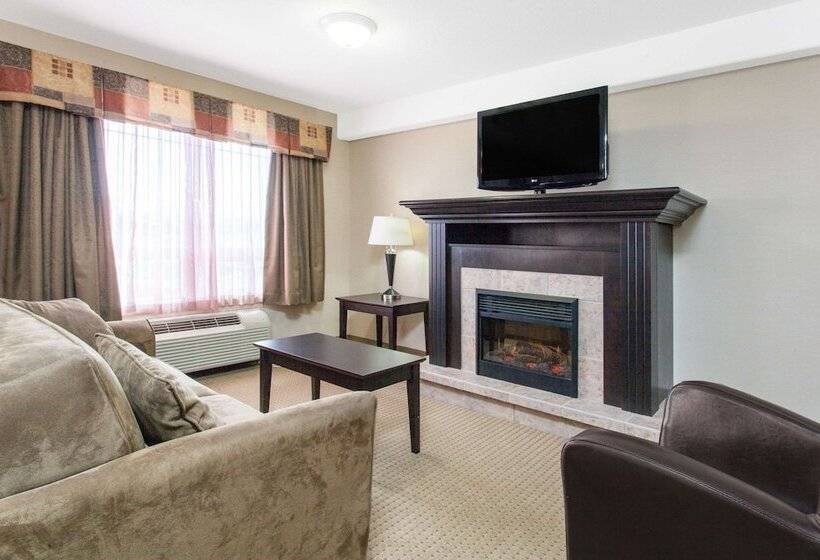 Люкс, Ramada By Wyndham Pincher Creek