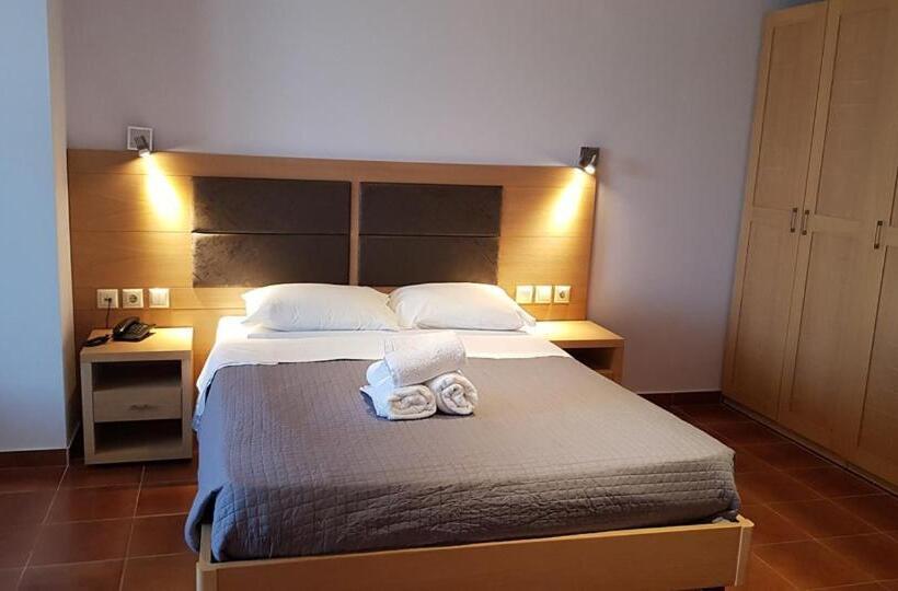 Quarto Familiar, Skiros Palace