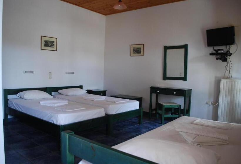 标准三人间, Siroco S Rooms And Studios