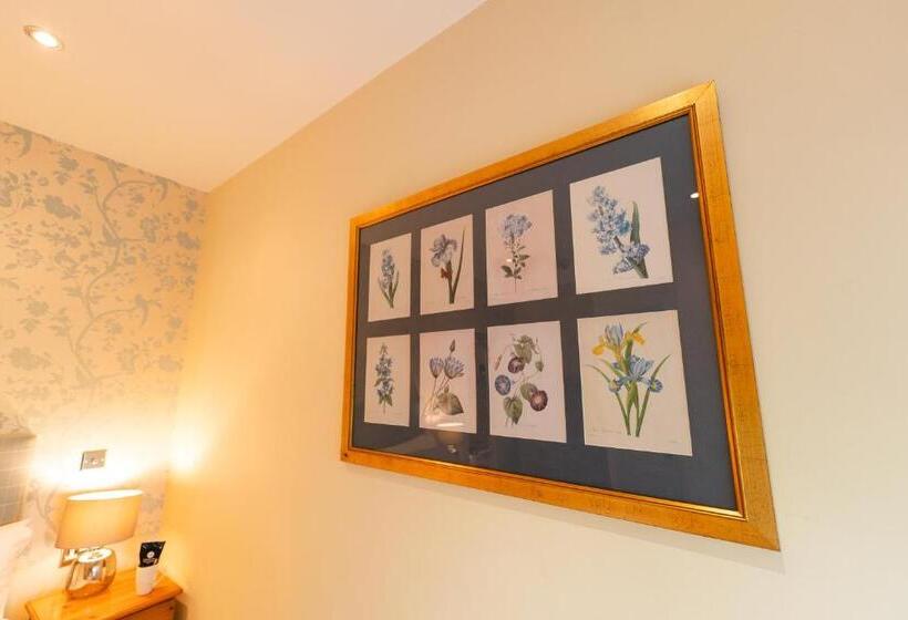 Номер Стандарт, Fox And Hounds Llancarfan