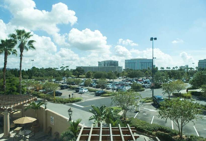 Номер Клуб, Renaissance Tampa International Plaza