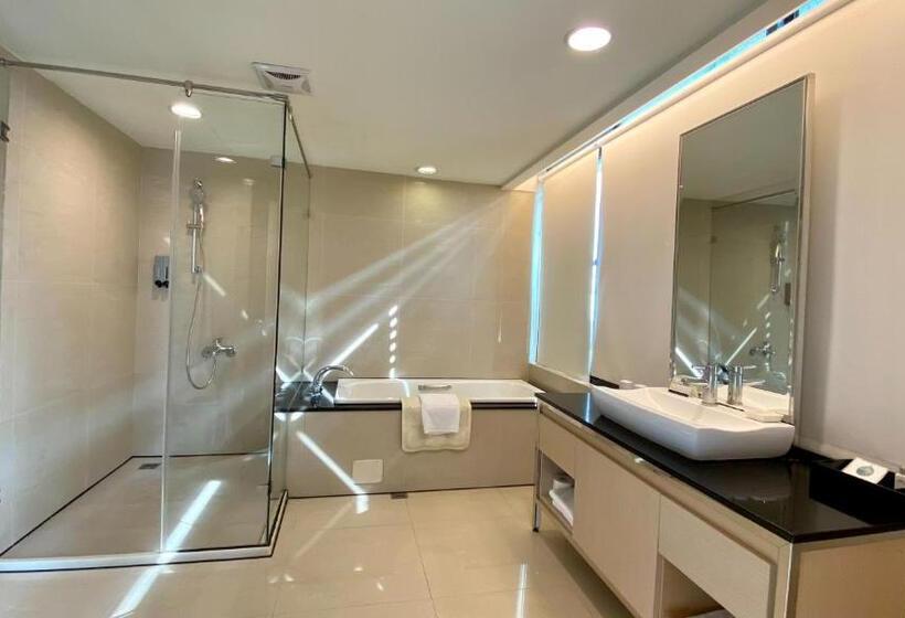 اتاق لوکس سه تخته, Golden Tulip Zhong Xin Hotel Taichung