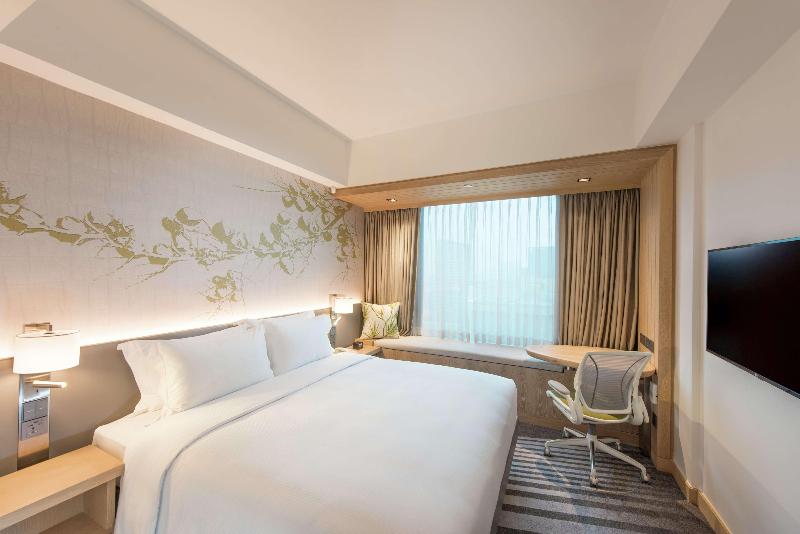 Standard Room King Size Bed, Hilton Garden Inn Singapore Serangoon