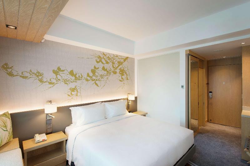 Deluxe Room King Size Bed, Hilton Garden Inn Singapore Serangoon