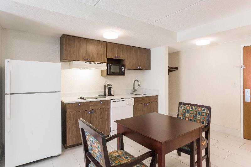 스위트 킹사이즈 침대, Holiday Inn Express Hotel And Suites Petersburg   Fort Lee, An Ihg