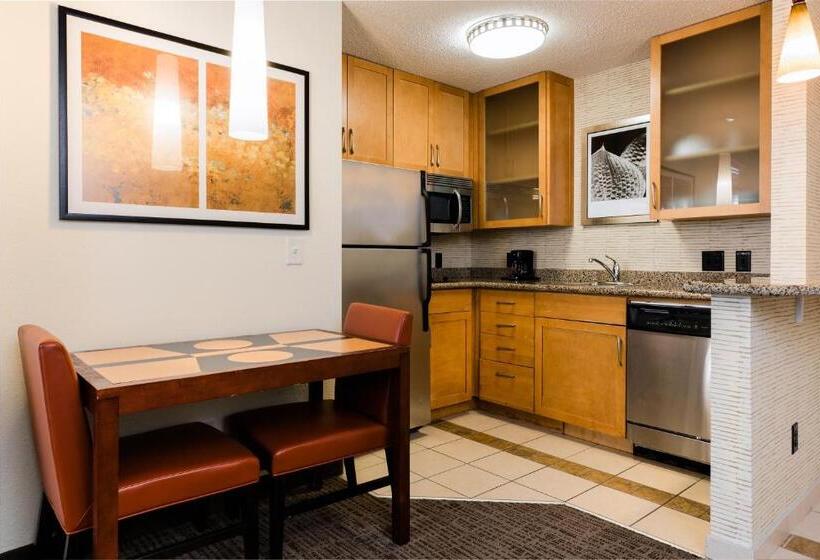 מיטת קינג בסוויטה, Residence Inn Florence
