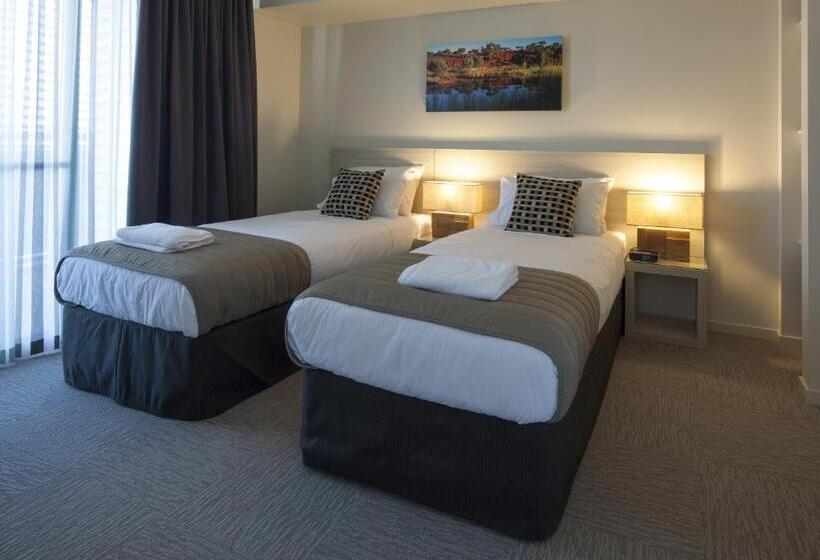 Апартаменты 3 Спальни, Mantra Geraldton