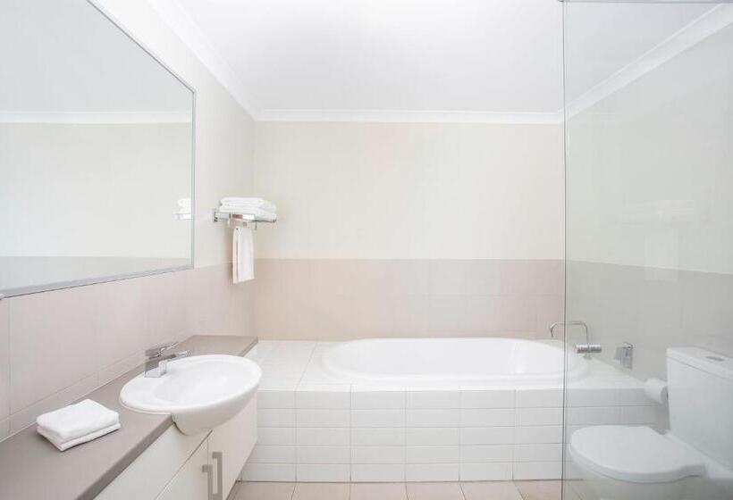 Superior 2-bedroom flat with a view, Mantra Geraldton