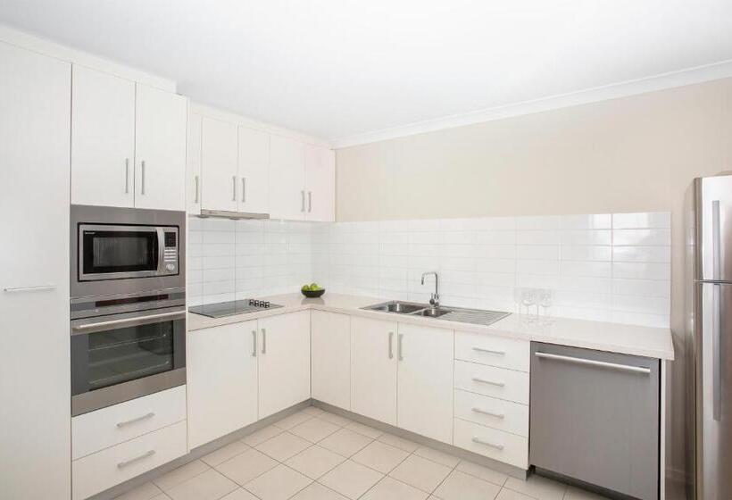 Superior 2-bedroom flat with a view, Mantra Geraldton